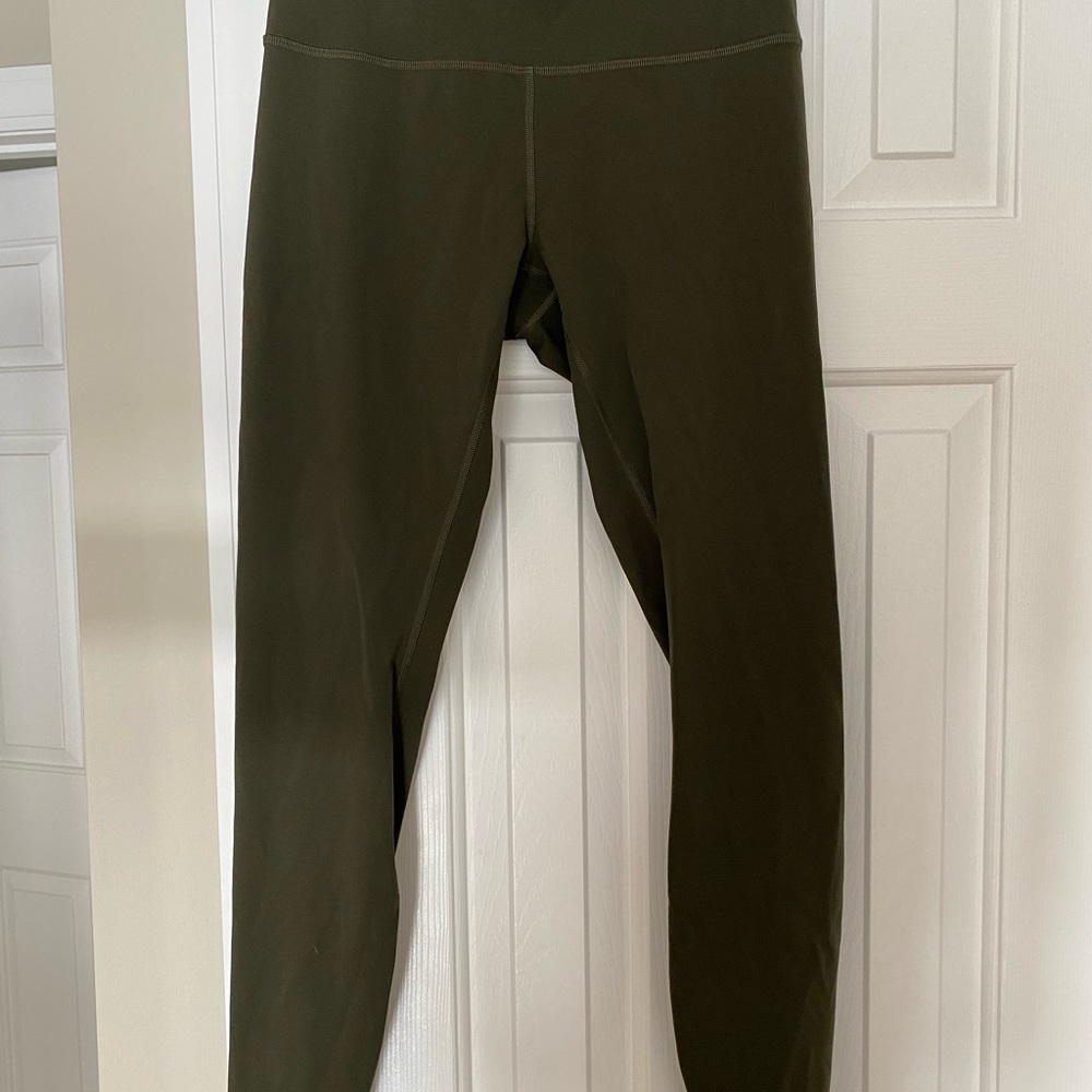 Dark Green Wunder Under lululemon leggings 28inch